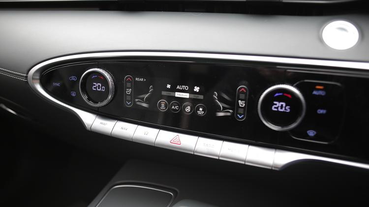 GENESIS GV70 DIESEL ESTATE 2.2D [201] Premium 5dr Auto AWD